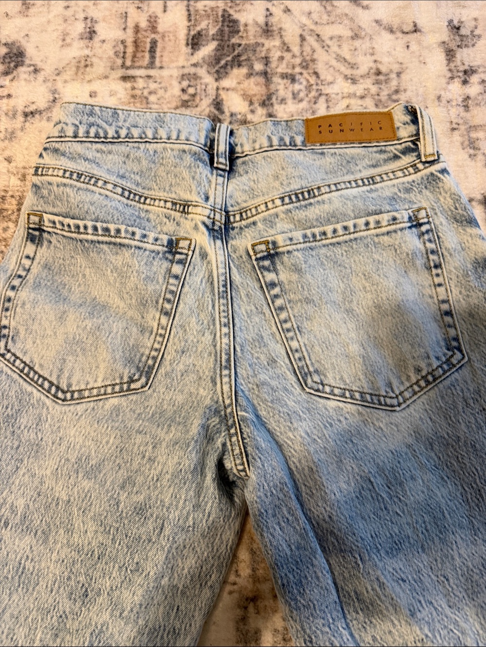 Pacific Sunwear Light Wash women’s  Relaxed Jeans